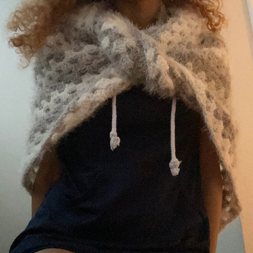 Triangle Shawl - Picture 2 of 3